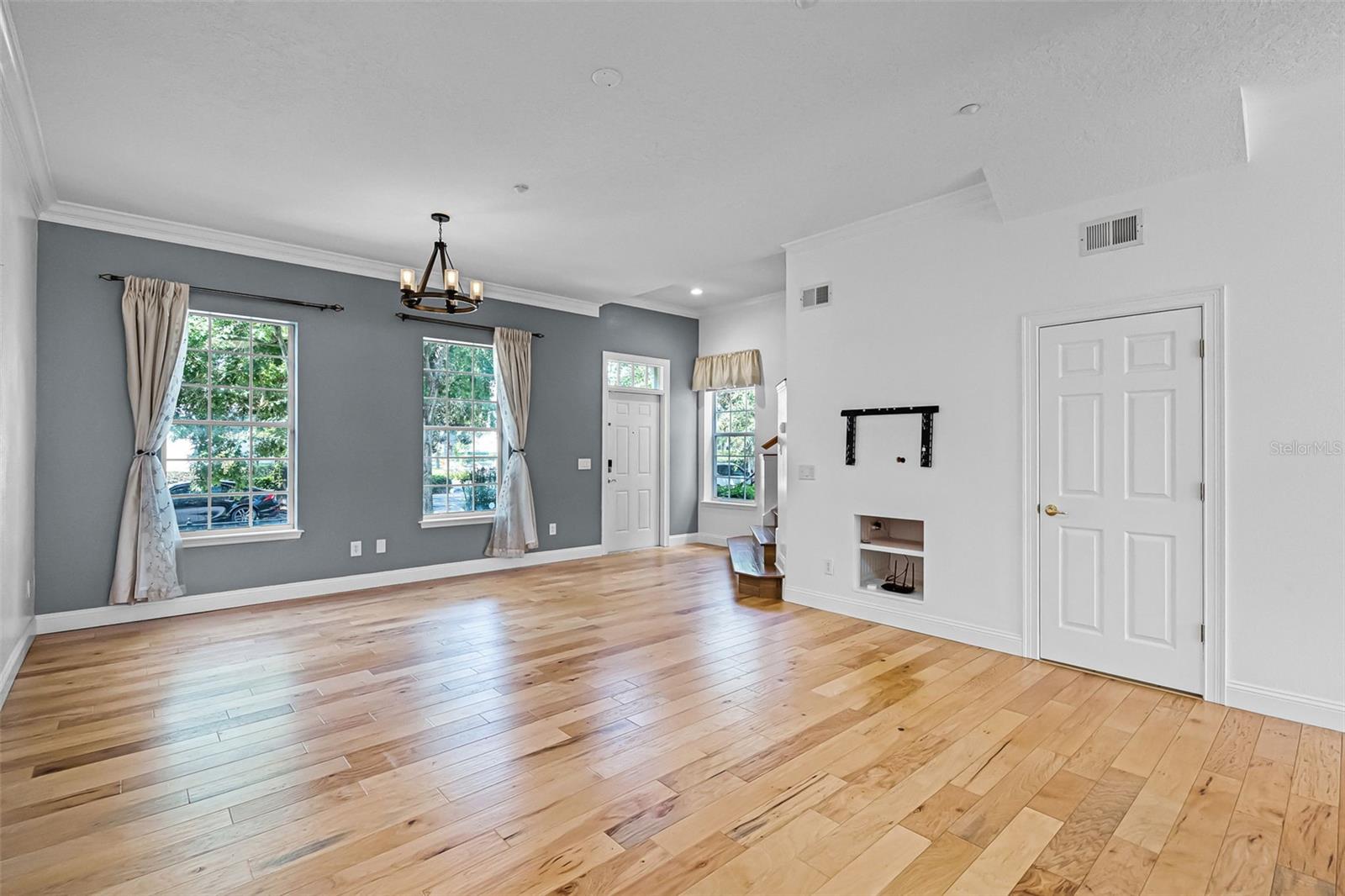 Image 4 of 69 For 625 Mulberry Avenue