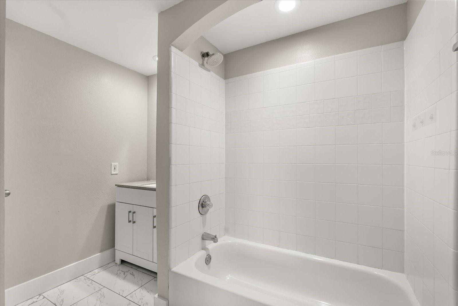 Image 18 of 34 For 322 Central Boulevard 1404