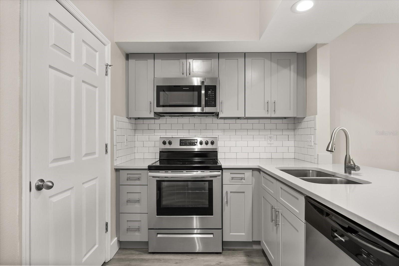 Image 6 of 34 For 322 Central Boulevard 1404