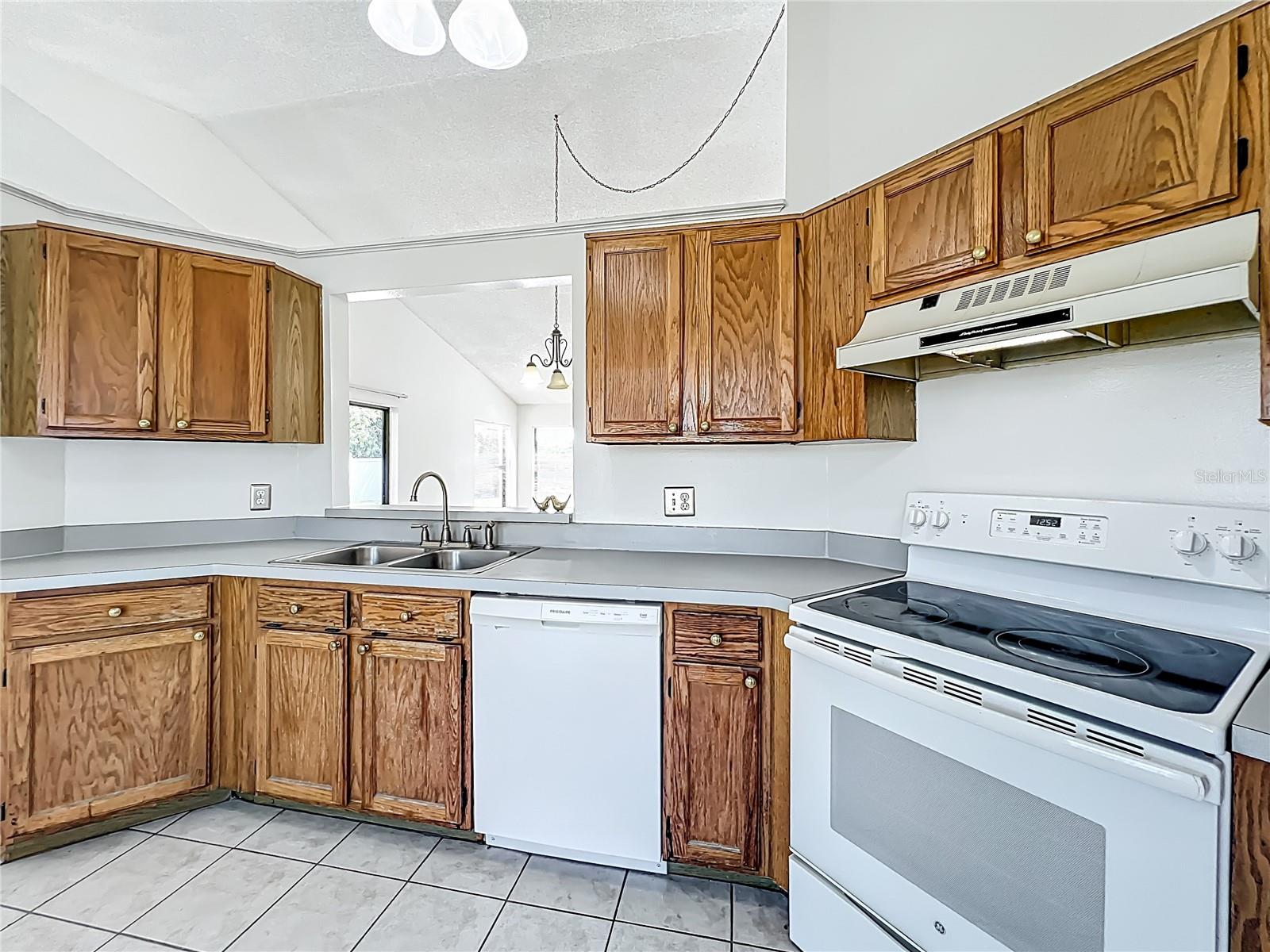 Image 10 of 64 For 2211 Fairmont Circle