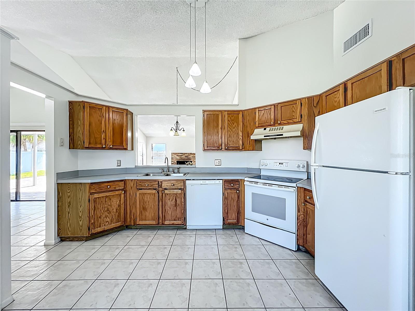 Image 12 of 64 For 2211 Fairmont Circle