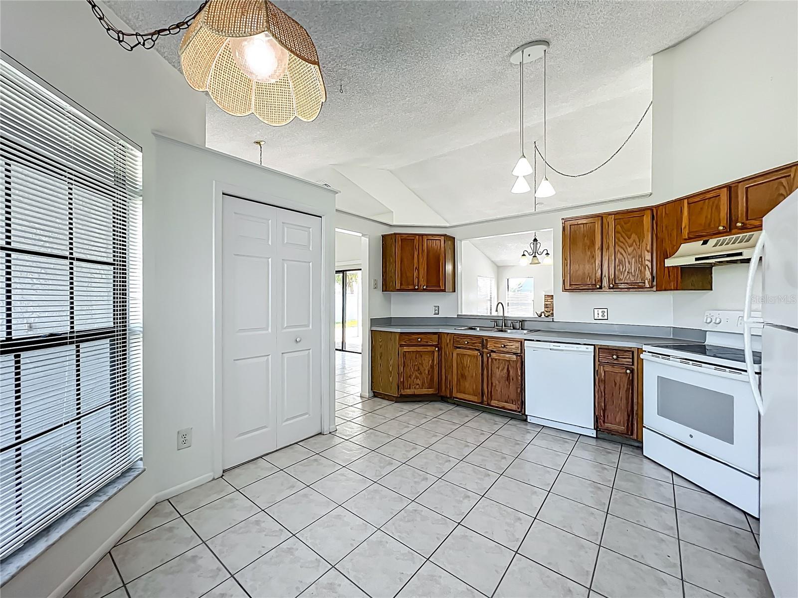 Image 13 of 64 For 2211 Fairmont Circle