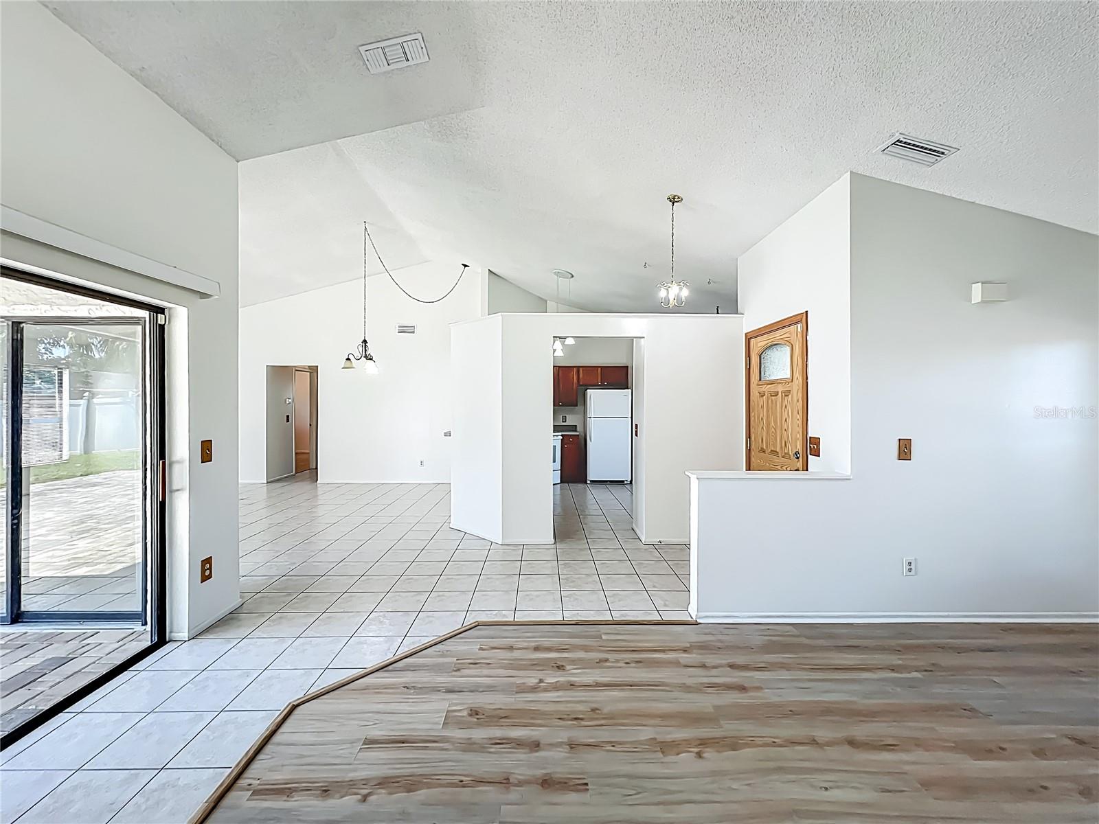Image 21 of 64 For 2211 Fairmont Circle
