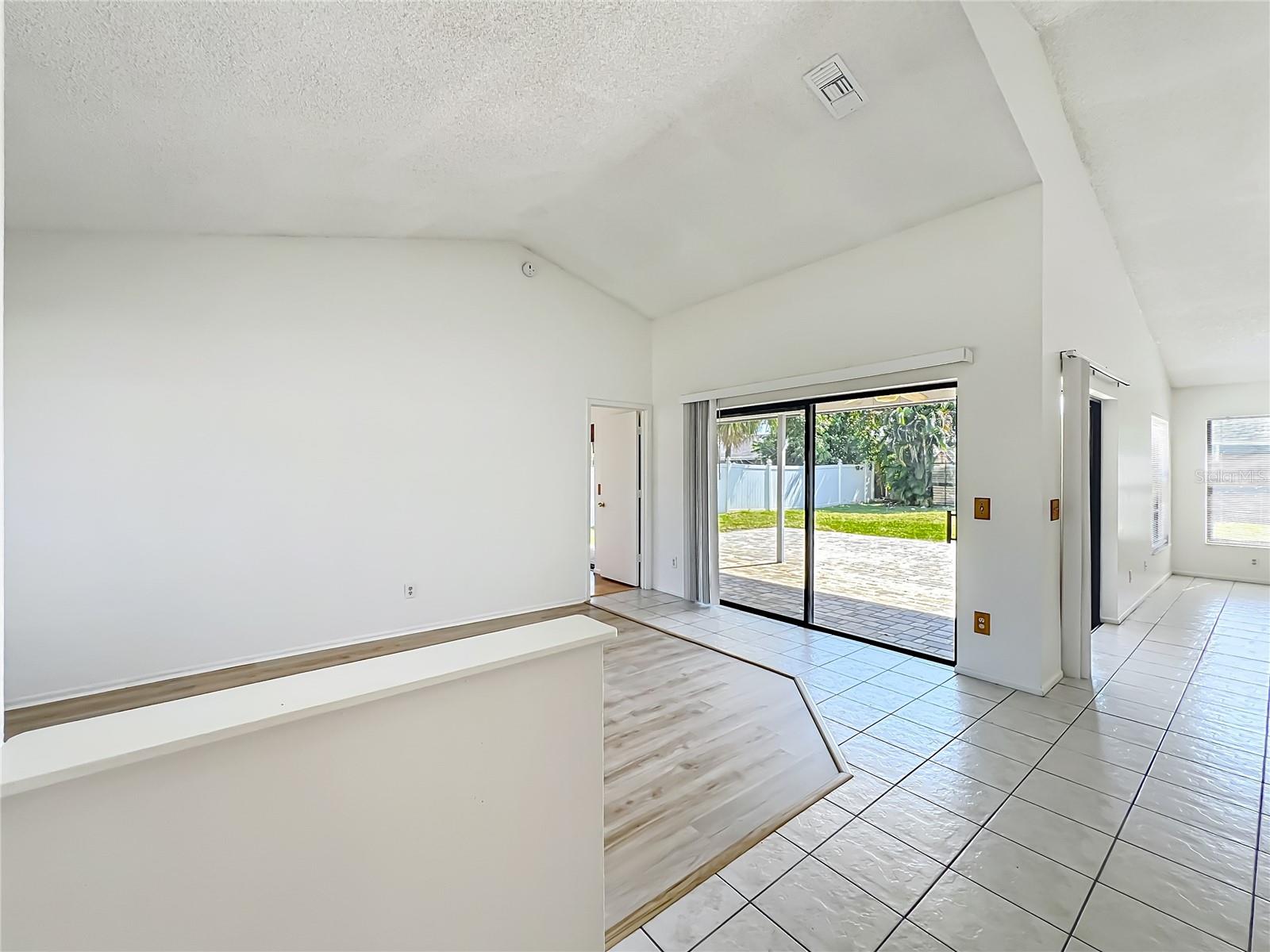Image 23 of 64 For 2211 Fairmont Circle