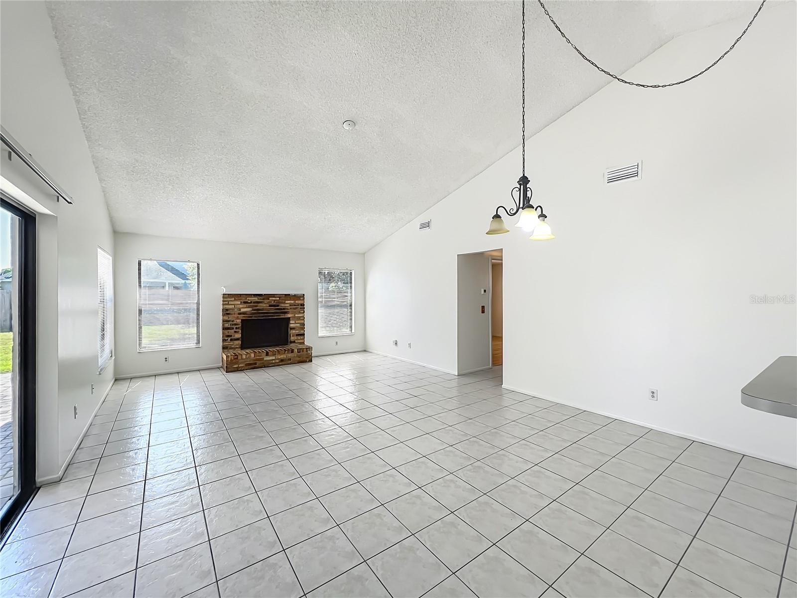 Image 24 of 64 For 2211 Fairmont Circle