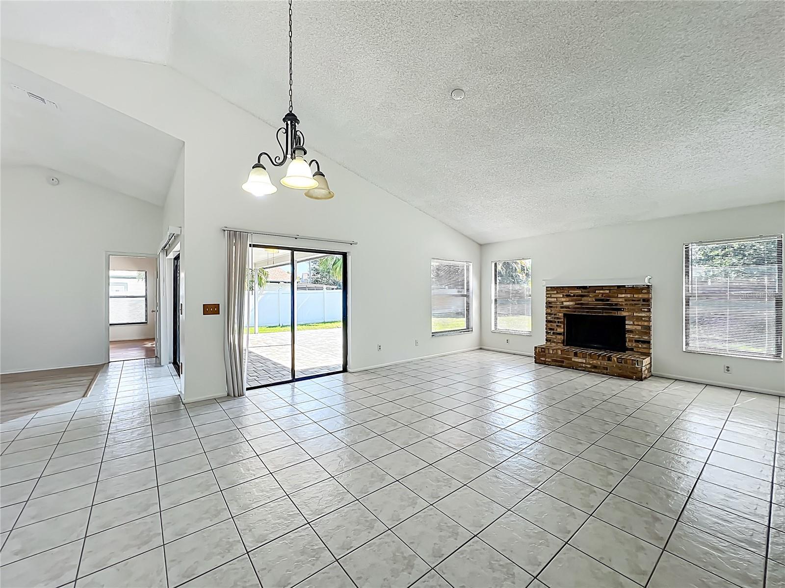 Image 31 of 64 For 2211 Fairmont Circle