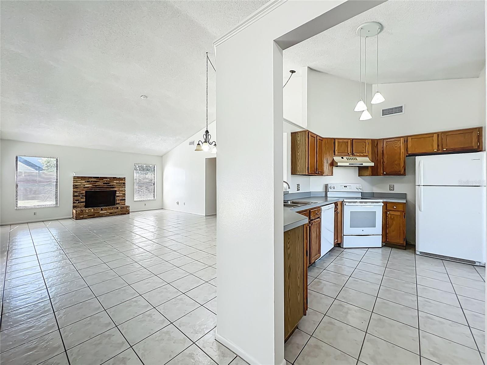 Image 6 of 64 For 2211 Fairmont Circle