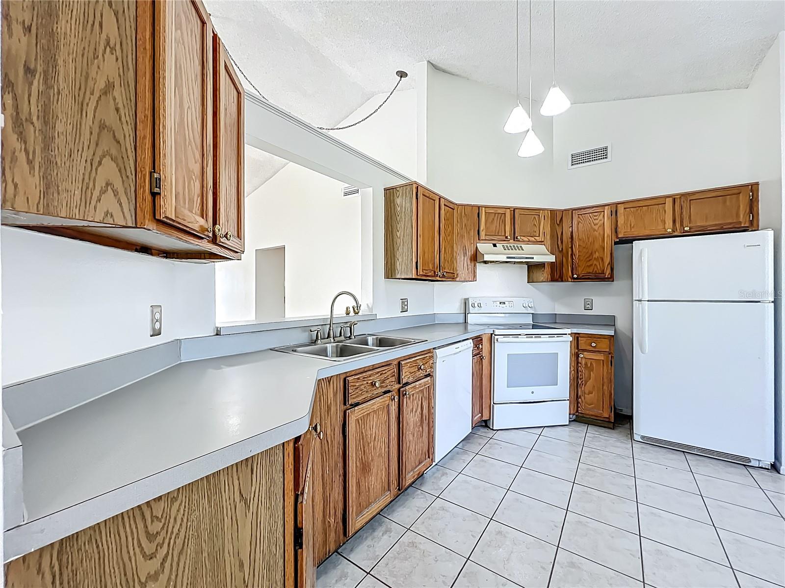 Image 7 of 64 For 2211 Fairmont Circle