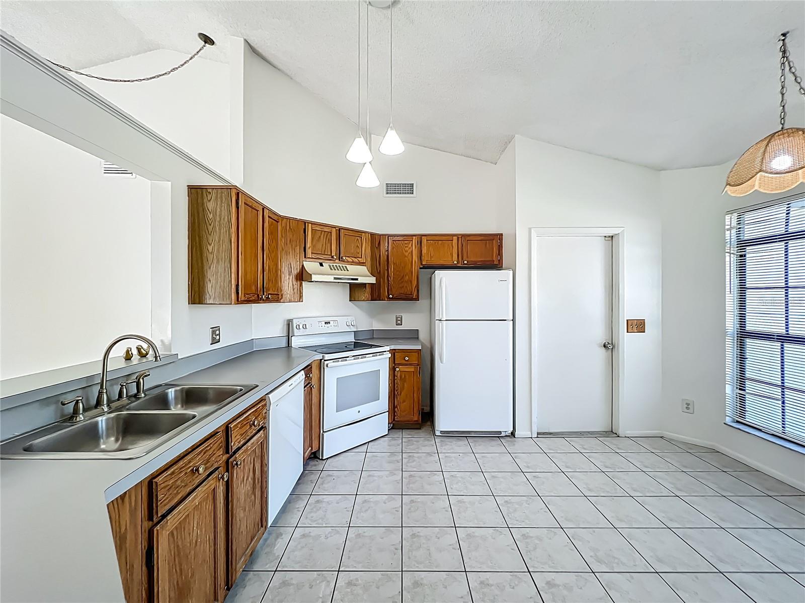 Image 8 of 64 For 2211 Fairmont Circle