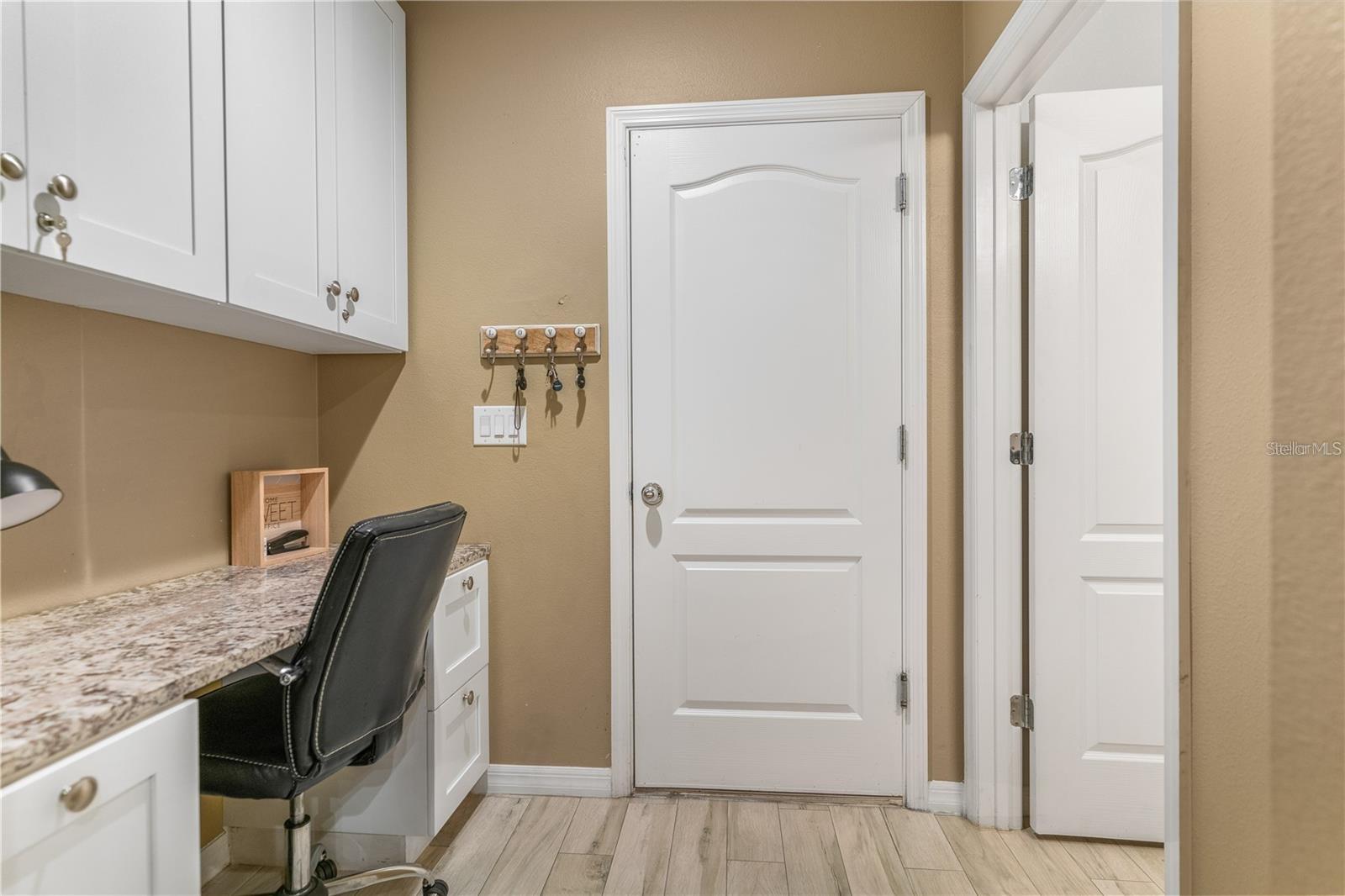 Image 12 of 28 For 4833 Apple Blossom Lane