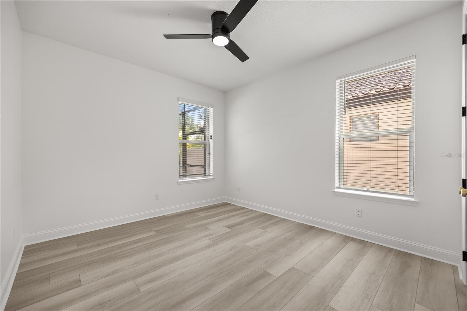 Image 22 of 51 For 8349 Vivaro Isle Way