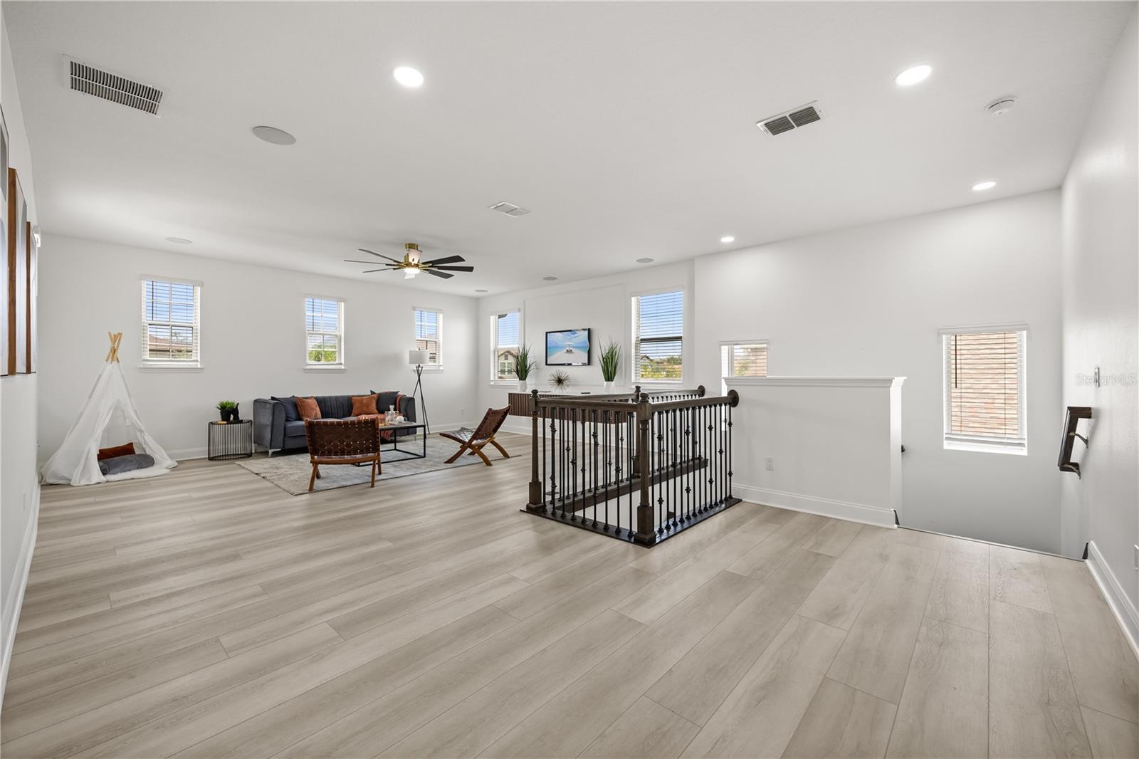 Image 23 of 51 For 8349 Vivaro Isle Way