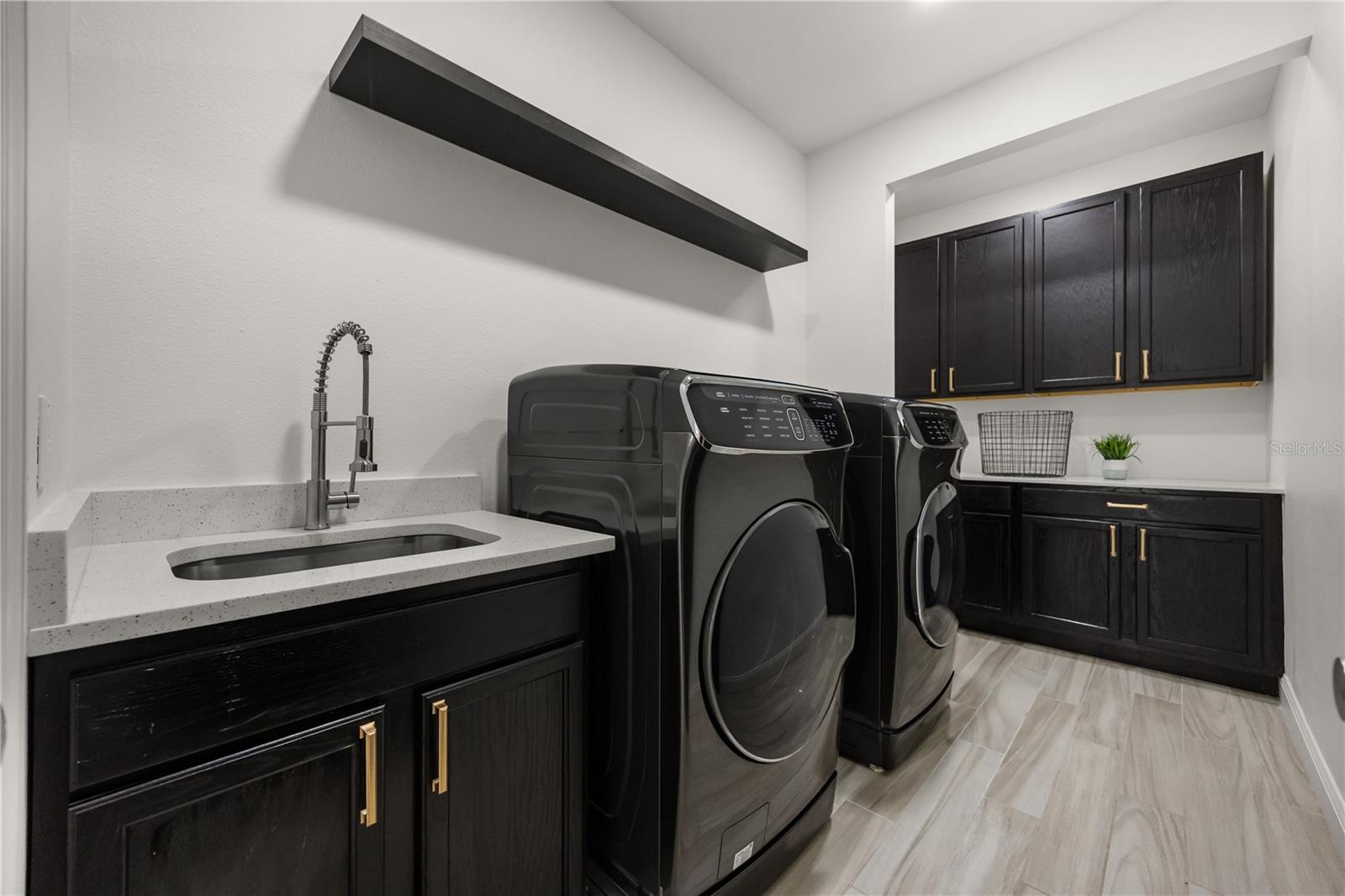 Image 28 of 51 For 8349 Vivaro Isle Way