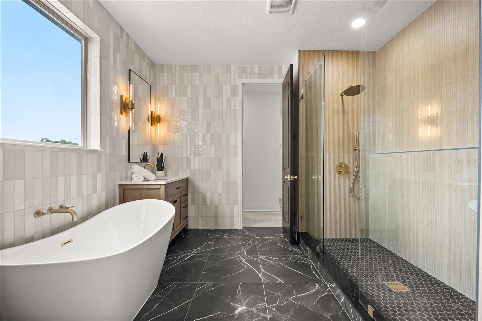 Image 33 of 51 For 8349 Vivaro Isle Way