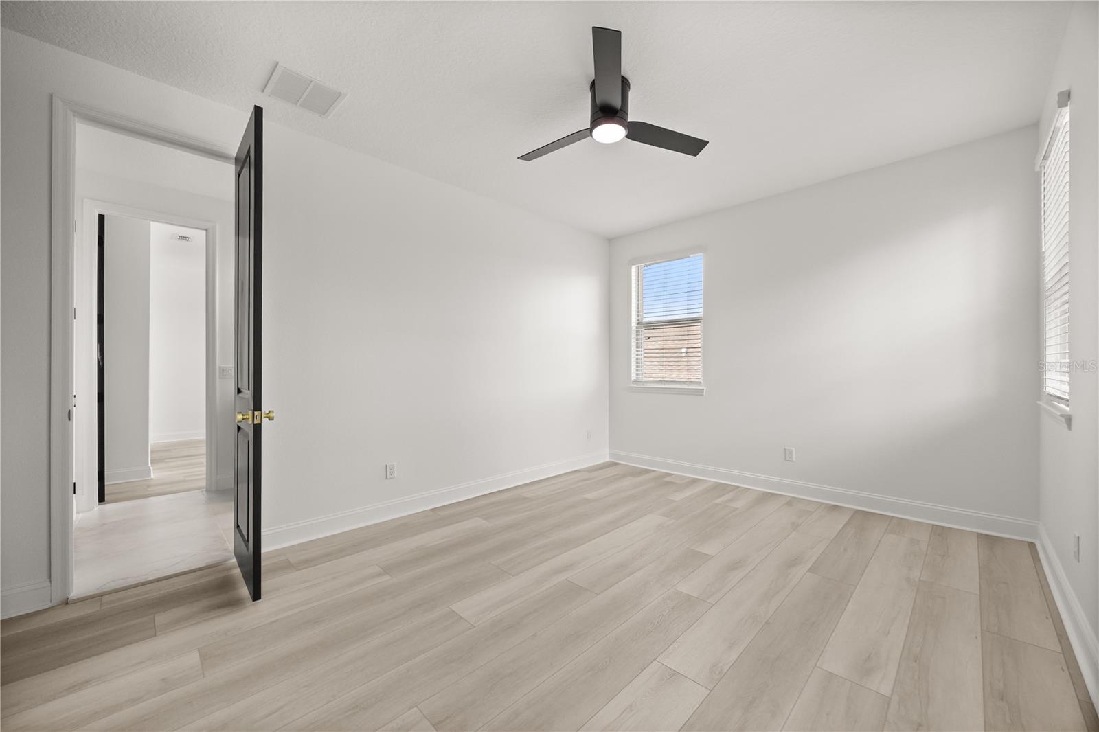 Image 37 of 51 For 8349 Vivaro Isle Way