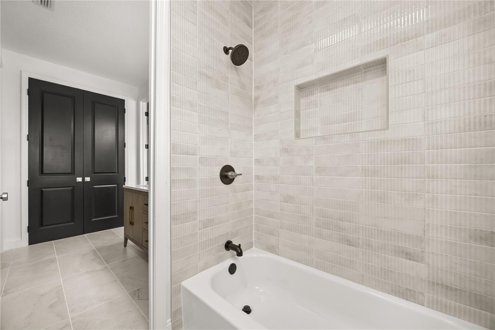 Image 38 of 51 For 8349 Vivaro Isle Way