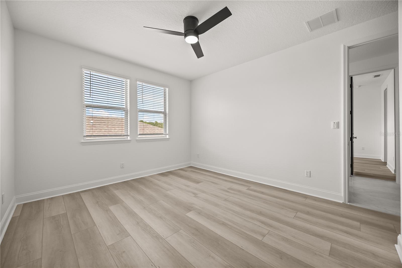 Image 39 of 51 For 8349 Vivaro Isle Way