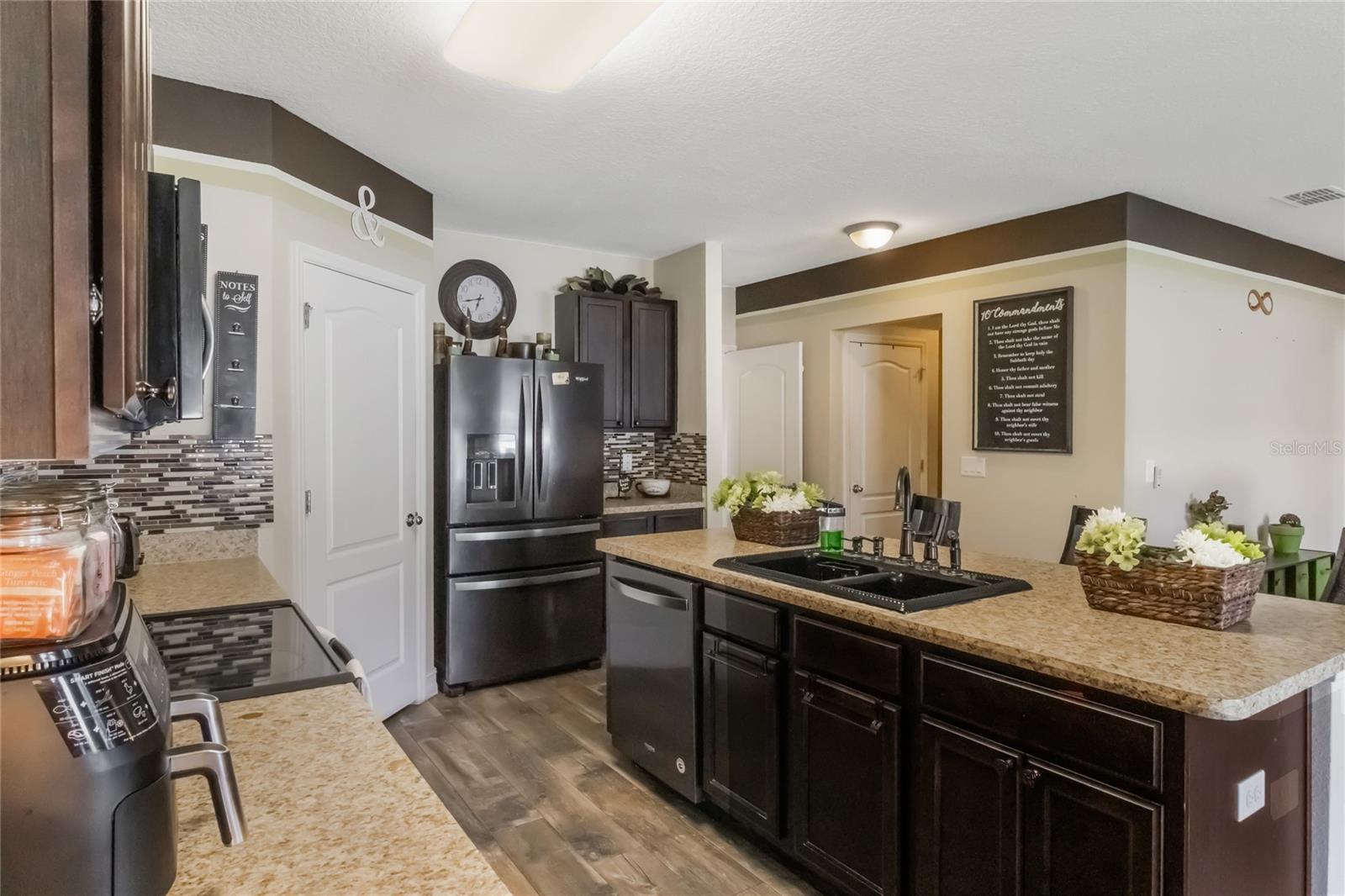Image 11 of 54 For 210 Lazy Willow Drive