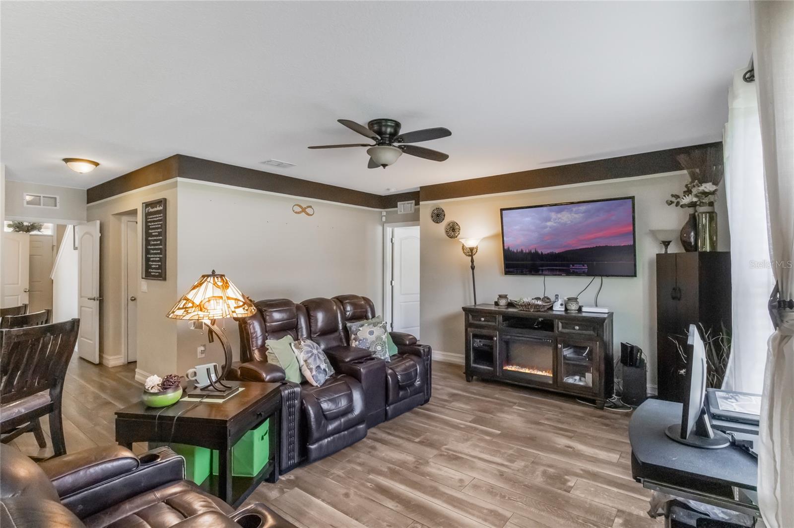 Image 4 of 54 For 210 Lazy Willow Drive