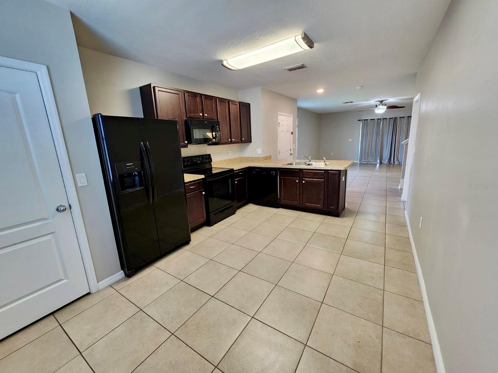 Image 4 of 41 For 335 Arbor Lakes Drive
