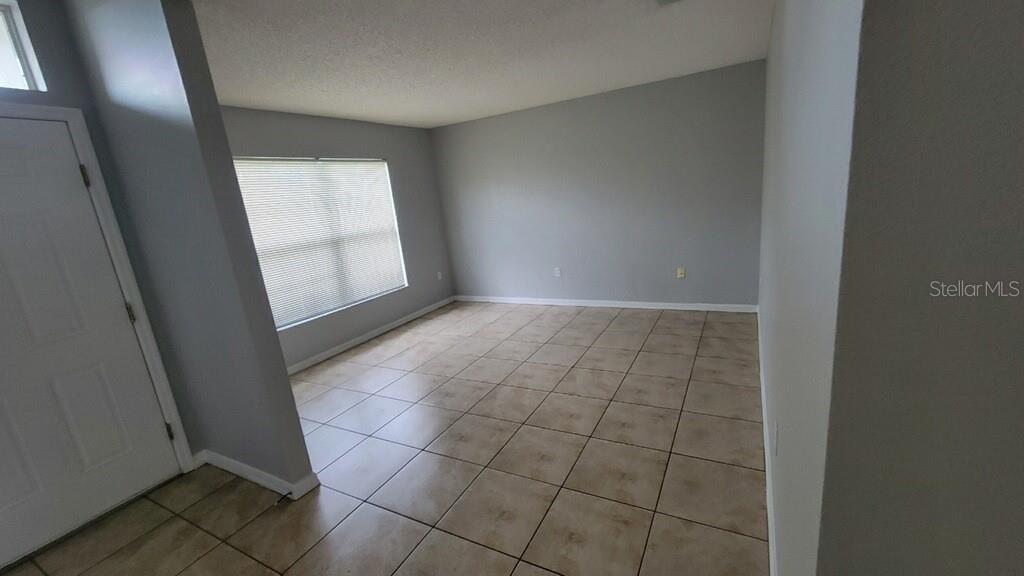 Image 11 of 18 For 654 Basingstoke Court