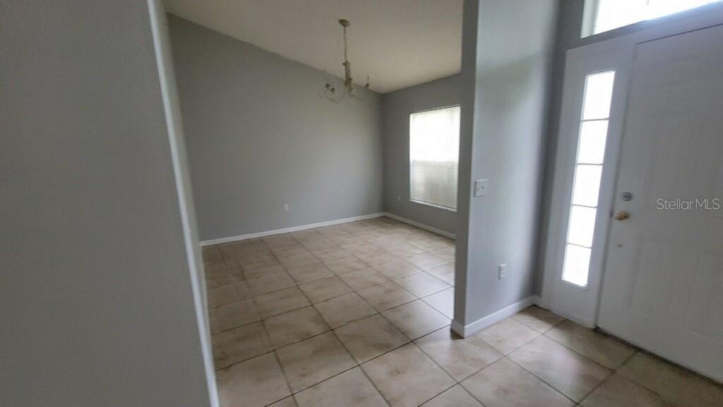 Image 12 of 18 For 654 Basingstoke Court