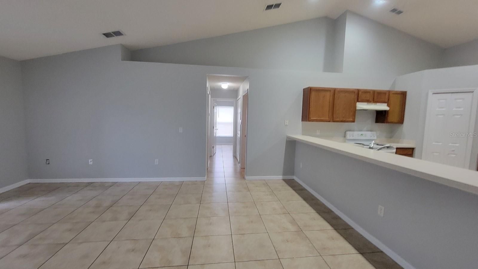 Image 14 of 18 For 654 Basingstoke Court