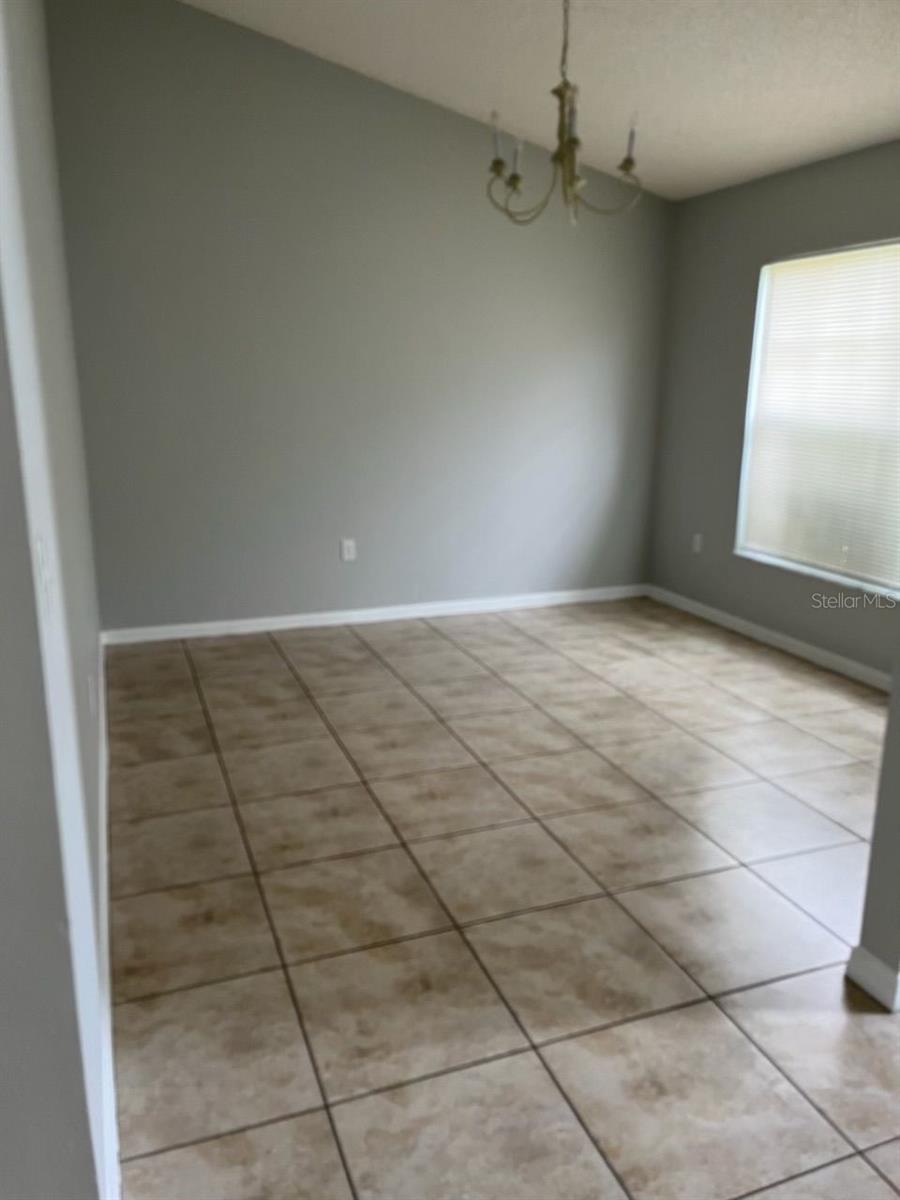 Image 2 of 18 For 654 Basingstoke Court