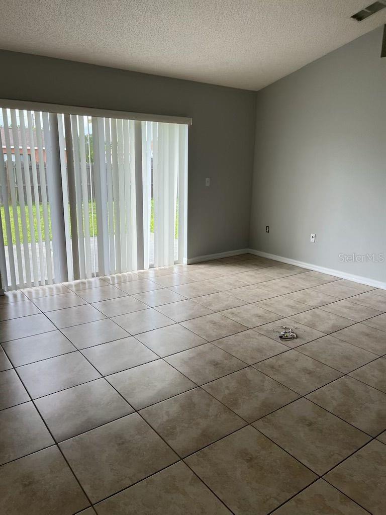 Image 3 of 18 For 654 Basingstoke Court