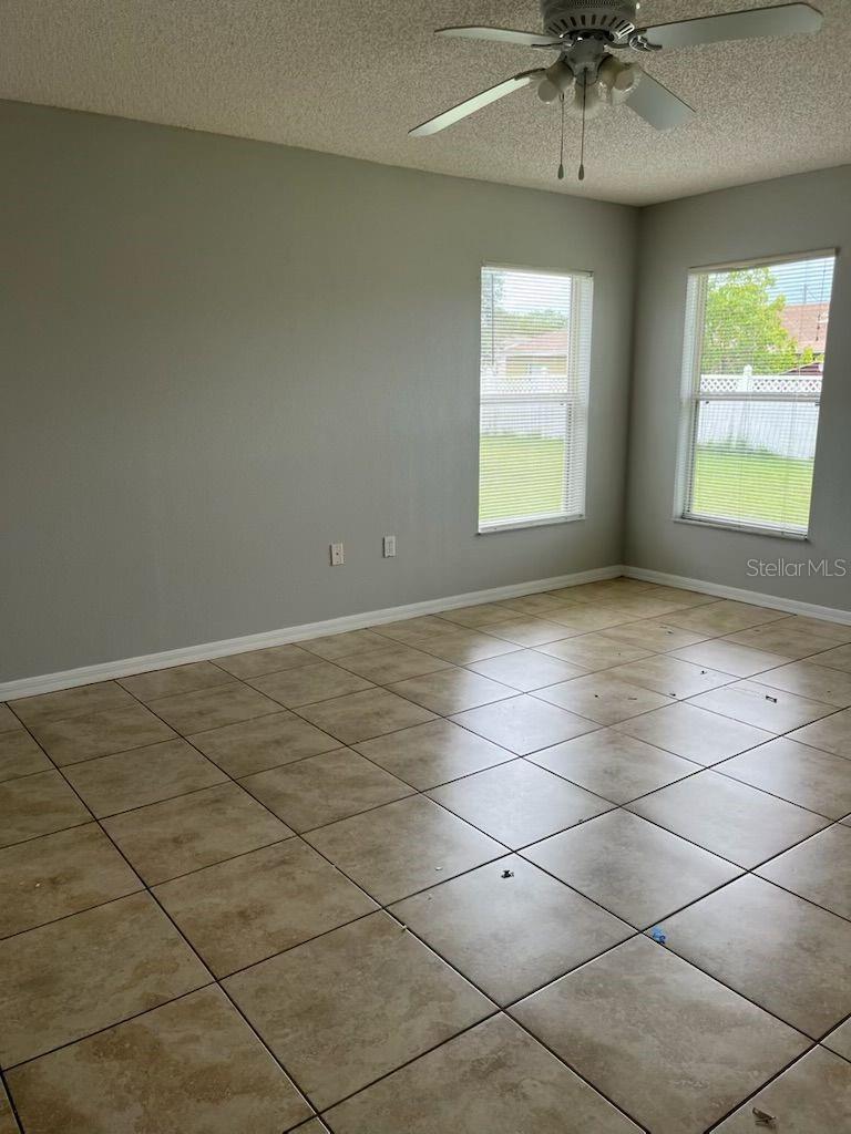 Image 4 of 18 For 654 Basingstoke Court