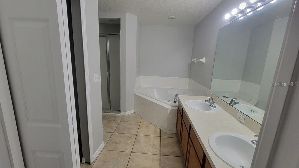 Image 8 of 18 For 654 Basingstoke Court