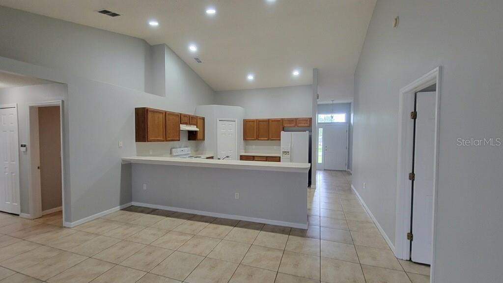 Image 9 of 18 For 654 Basingstoke Court