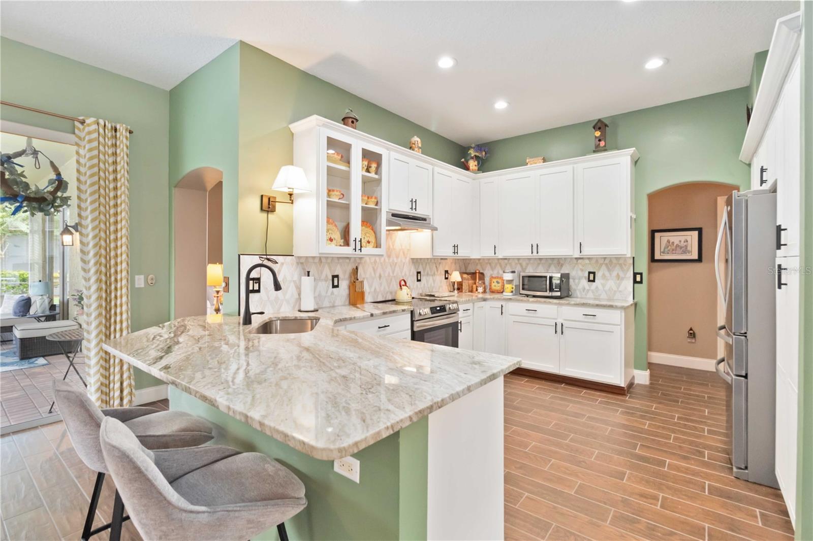Image 21 of 69 For 817 Shallow Brook Avenue