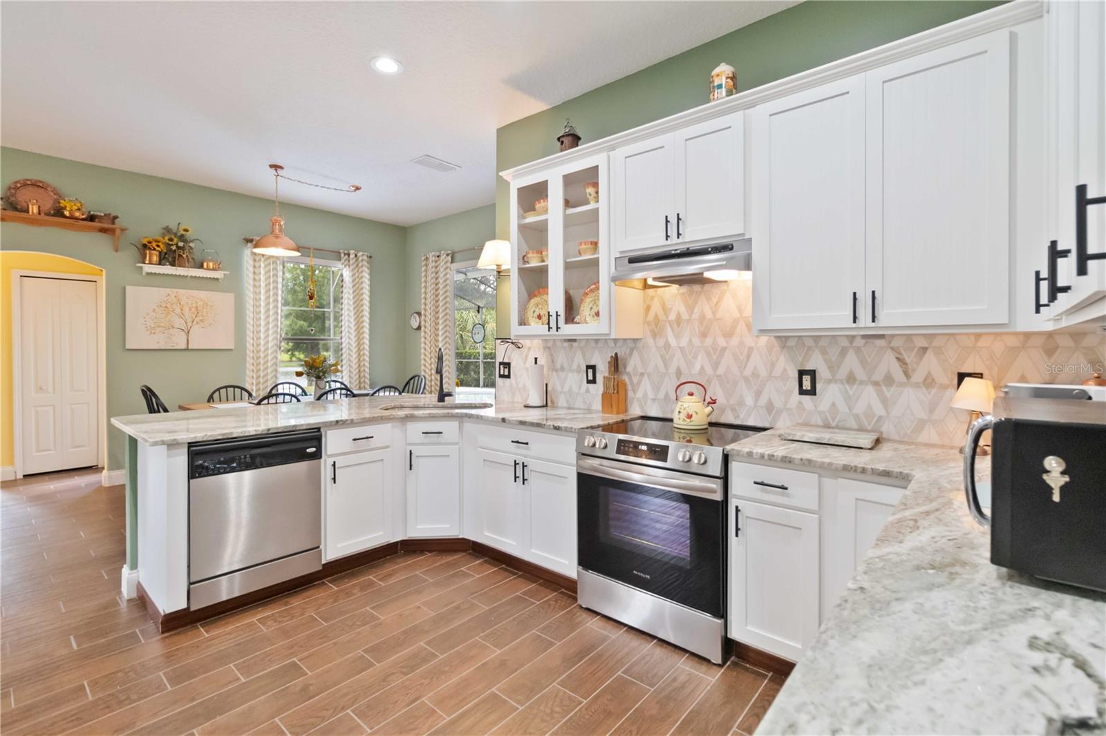 Image 22 of 69 For 817 Shallow Brook Avenue