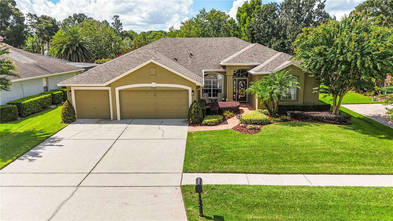 Image 4 of 69 For 817 Shallow Brook Avenue