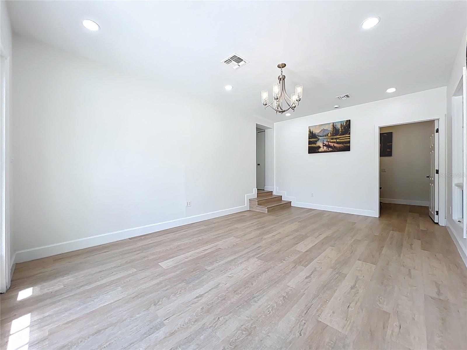 Image 10 of 72 For 507 East Street