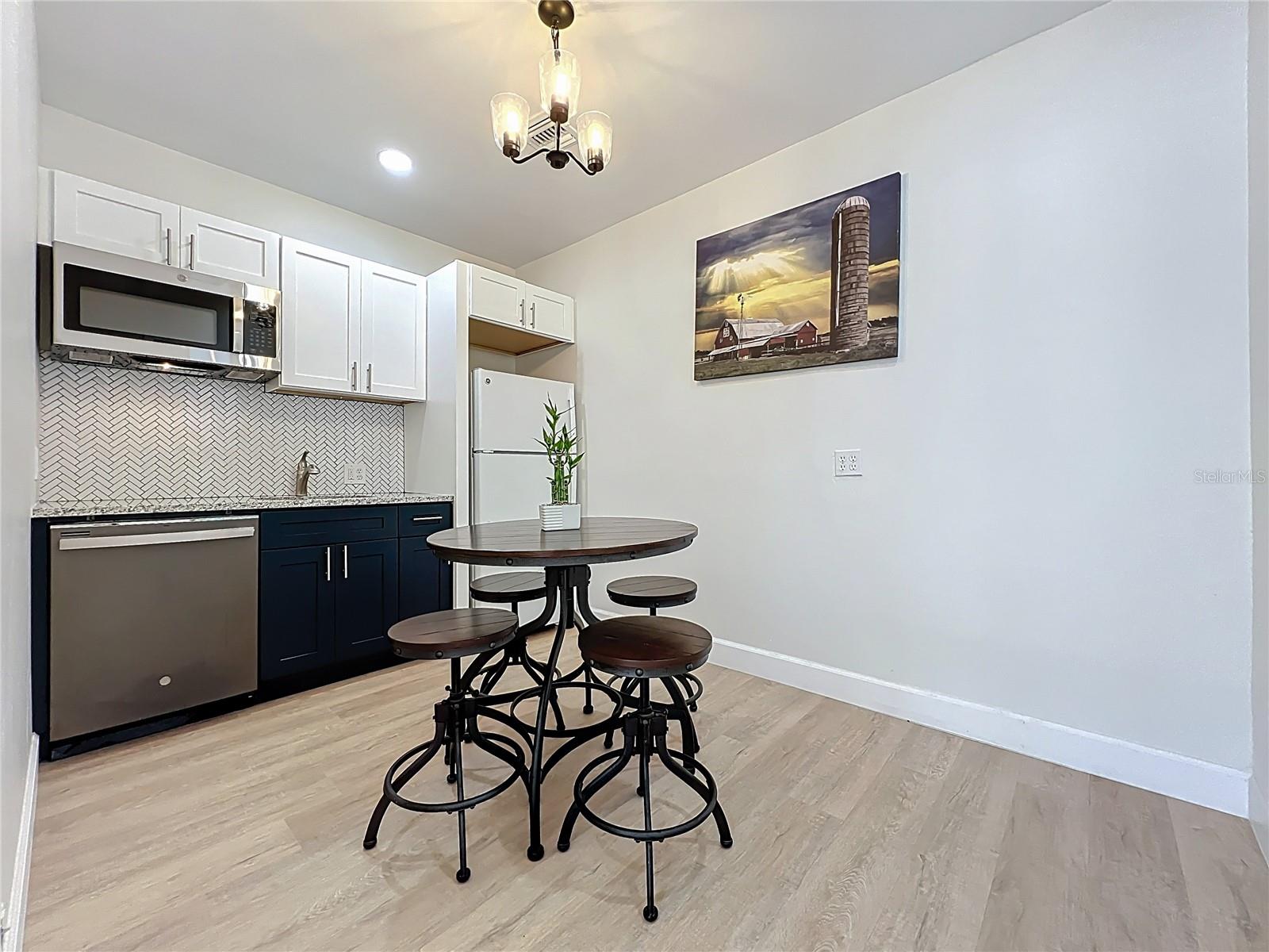 Image 12 of 72 For 507 East Street