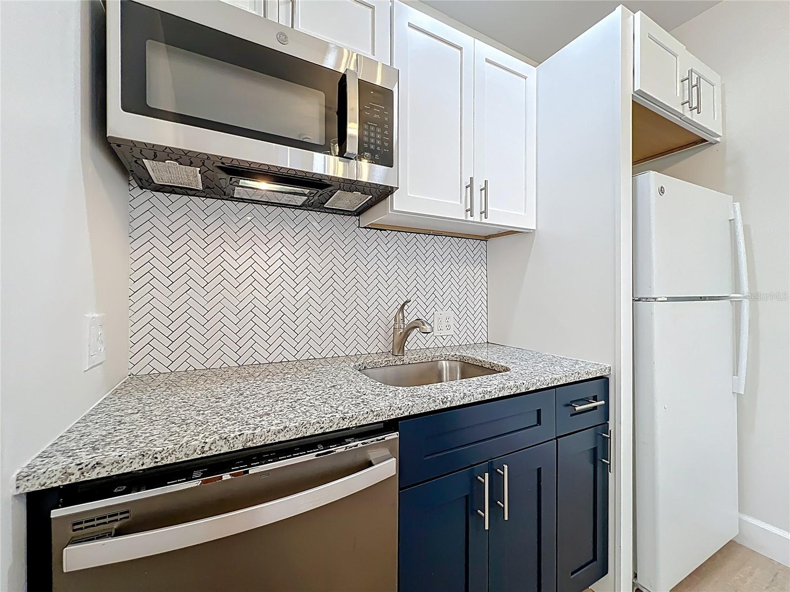 Image 14 of 72 For 507 East Street