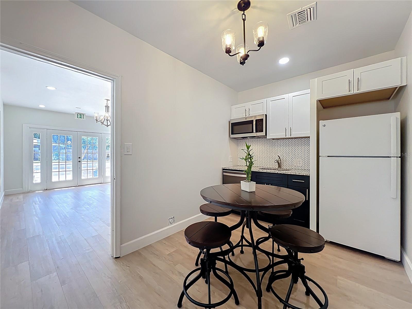 Image 15 of 72 For 507 East Street