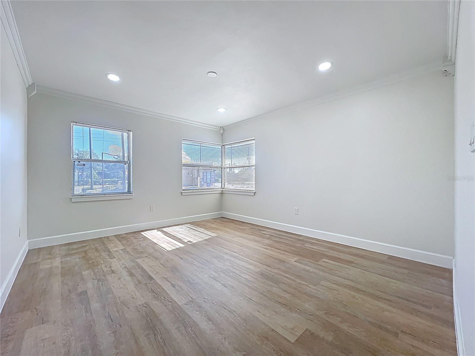 Image 19 of 72 For 507 East Street