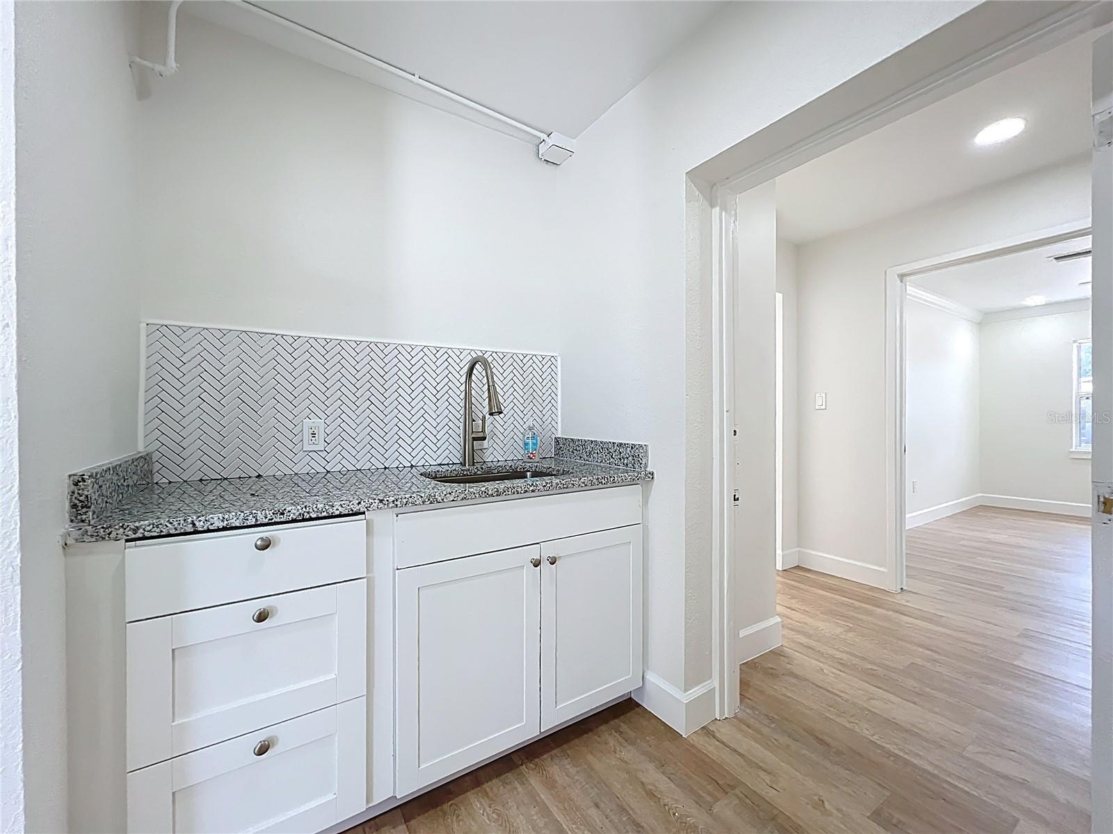 Image 39 of 72 For 507 East Street