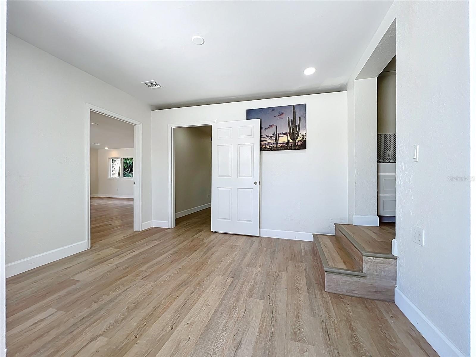 Image 42 of 72 For 507 East Street