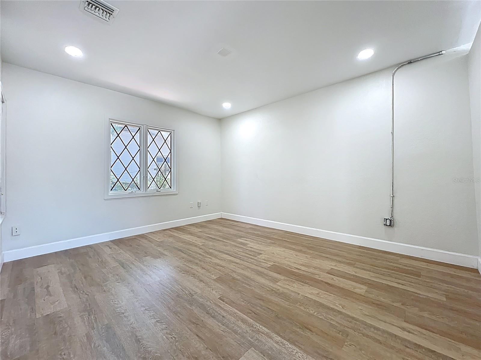 Image 45 of 72 For 507 East Street