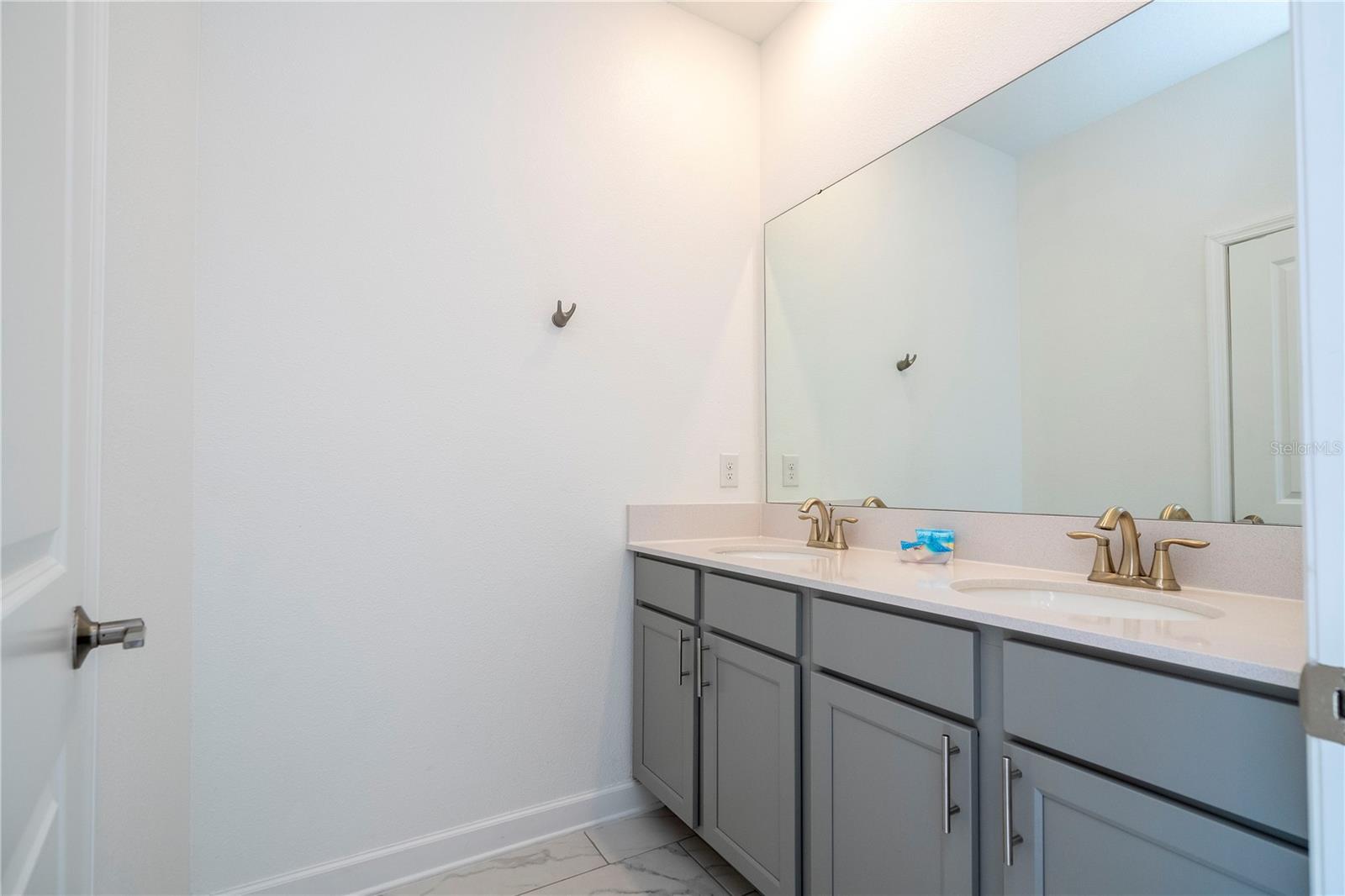 Image 24 of 96 For 982 Splash Shot Place