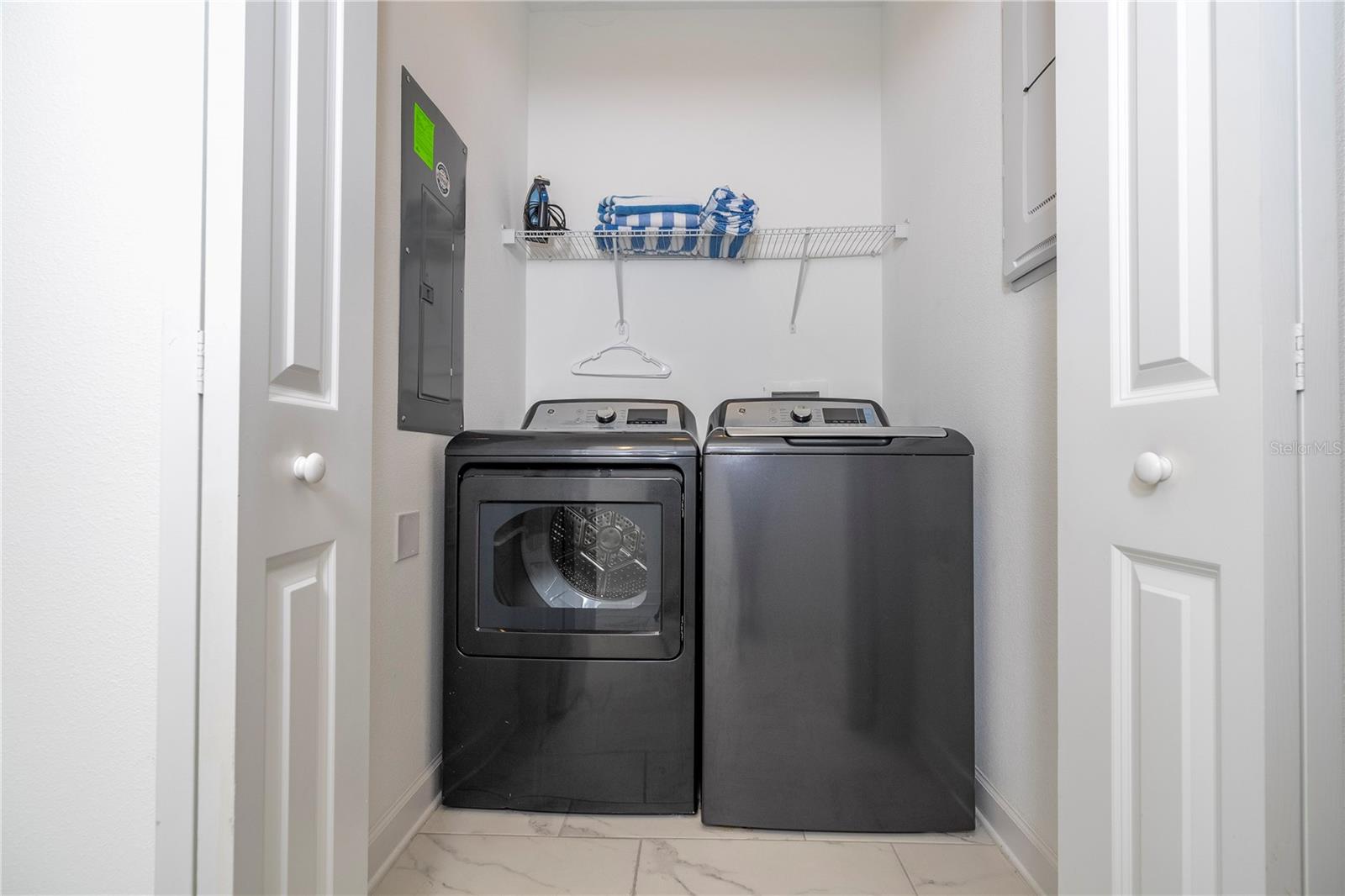 Image 27 of 96 For 982 Splash Shot Place