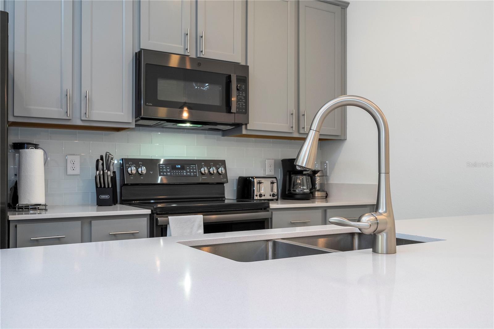 Image 33 of 96 For 982 Splash Shot Place