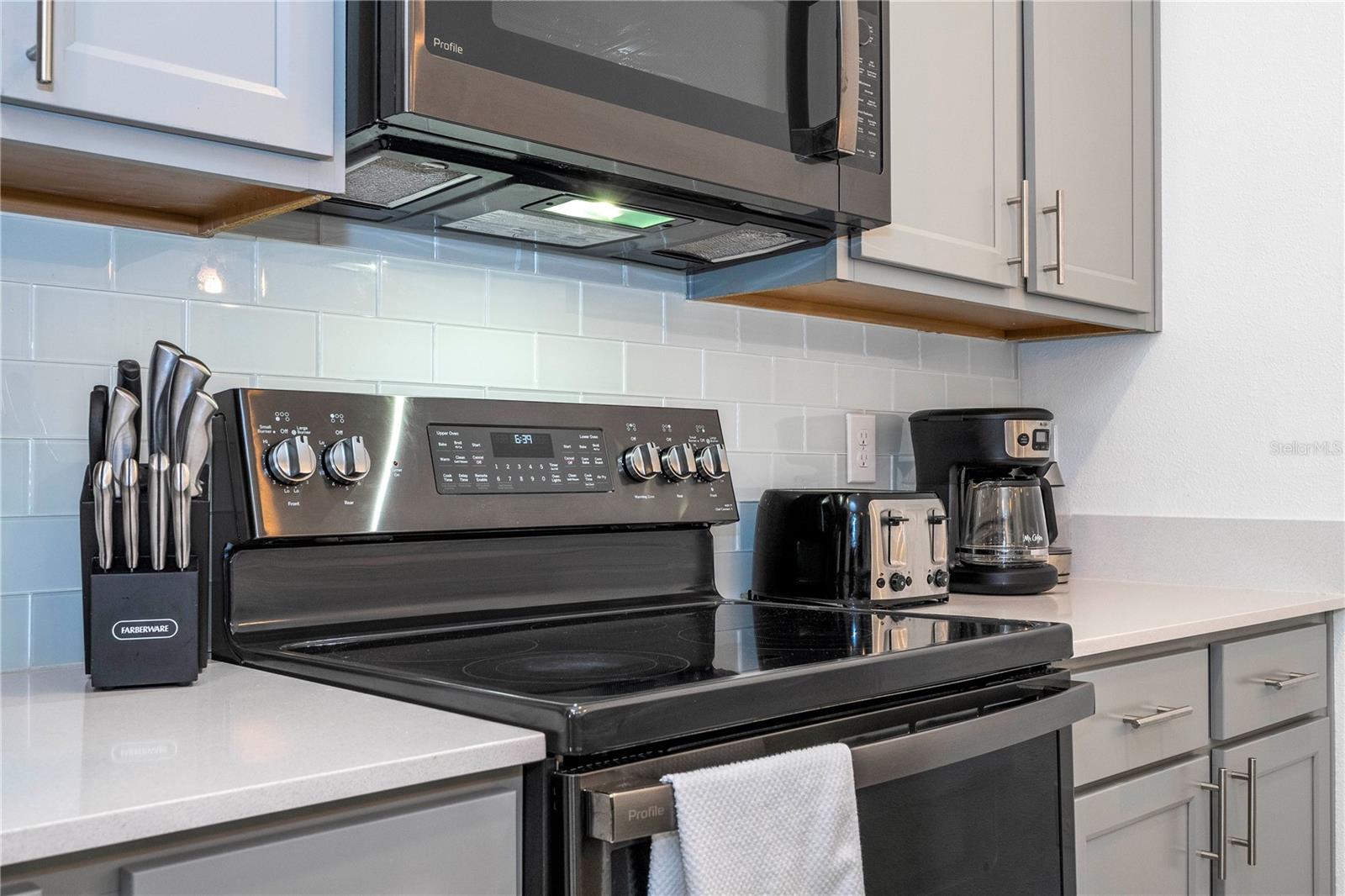 Image 34 of 96 For 982 Splash Shot Place