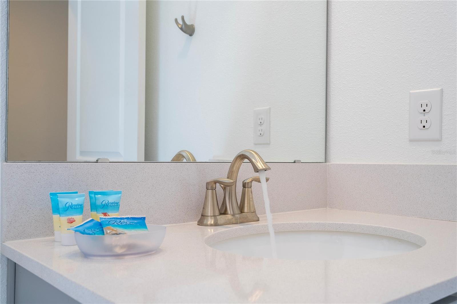 Image 66 of 96 For 982 Splash Shot Place