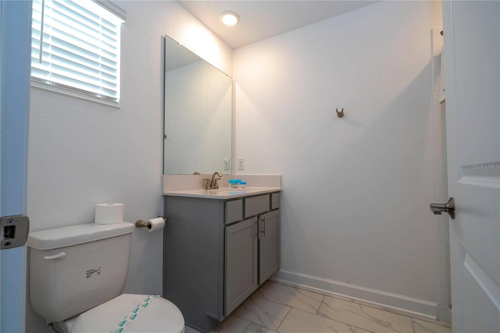 Image 73 of 96 For 982 Splash Shot Place