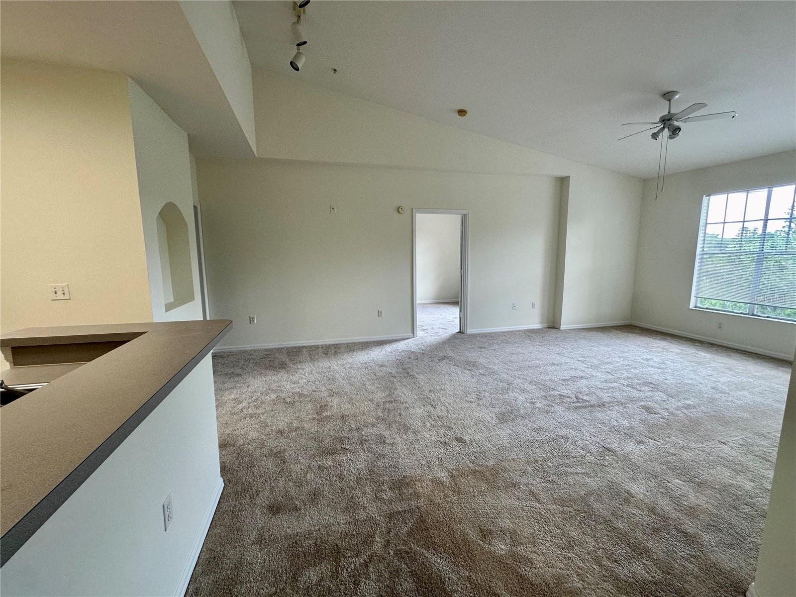 Image 4 of 14 For 5506 Metrowest Boulevard 311